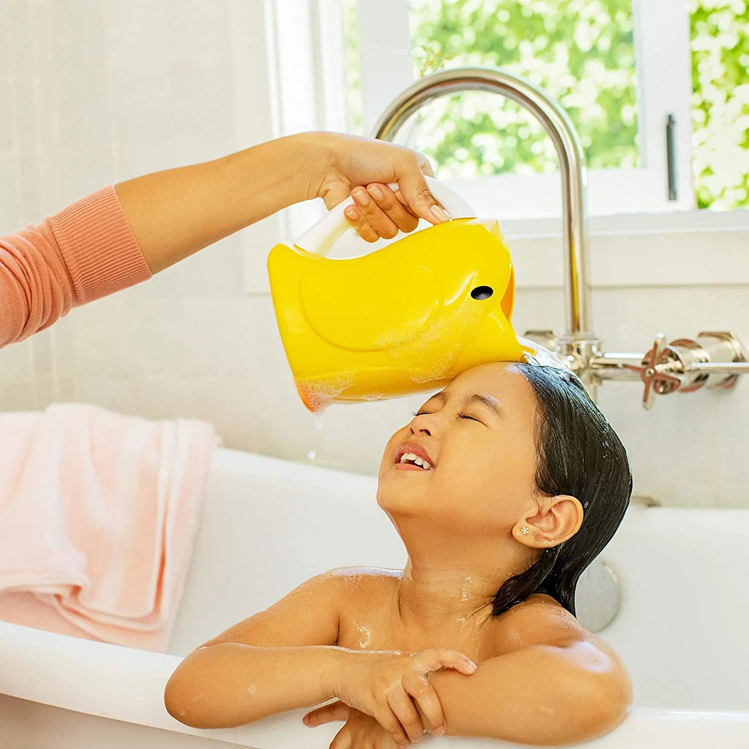 munchkin duckling bath rinser