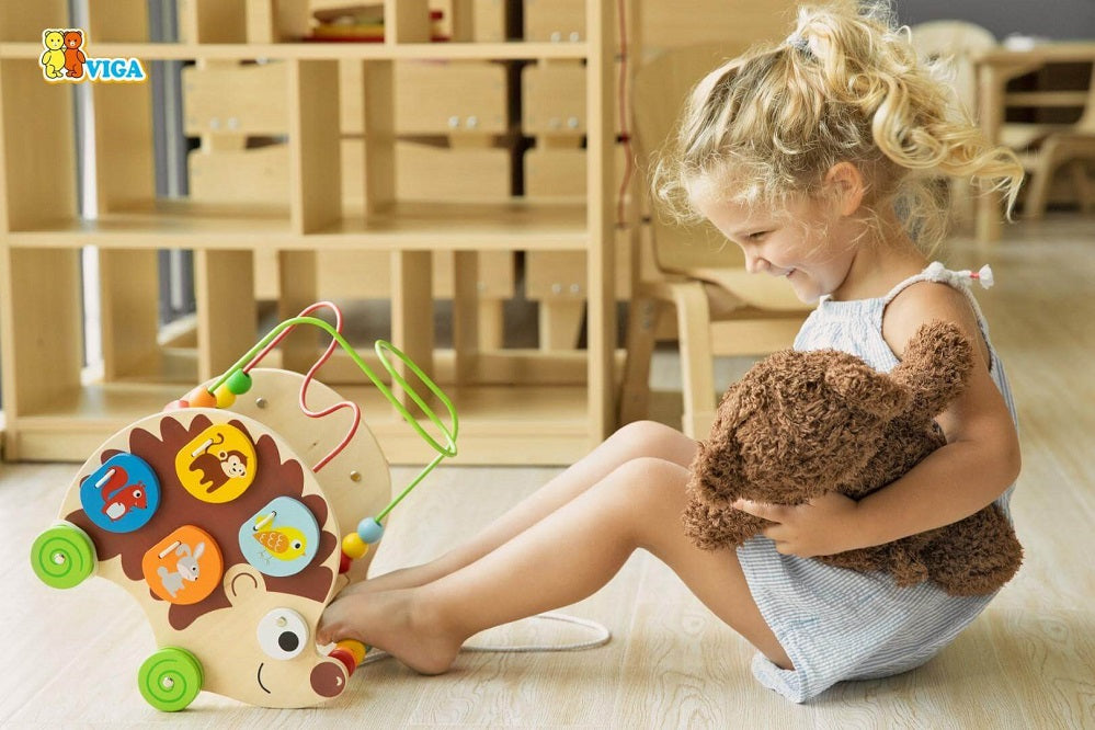 Viga Pull Along Activity Hedgehog
