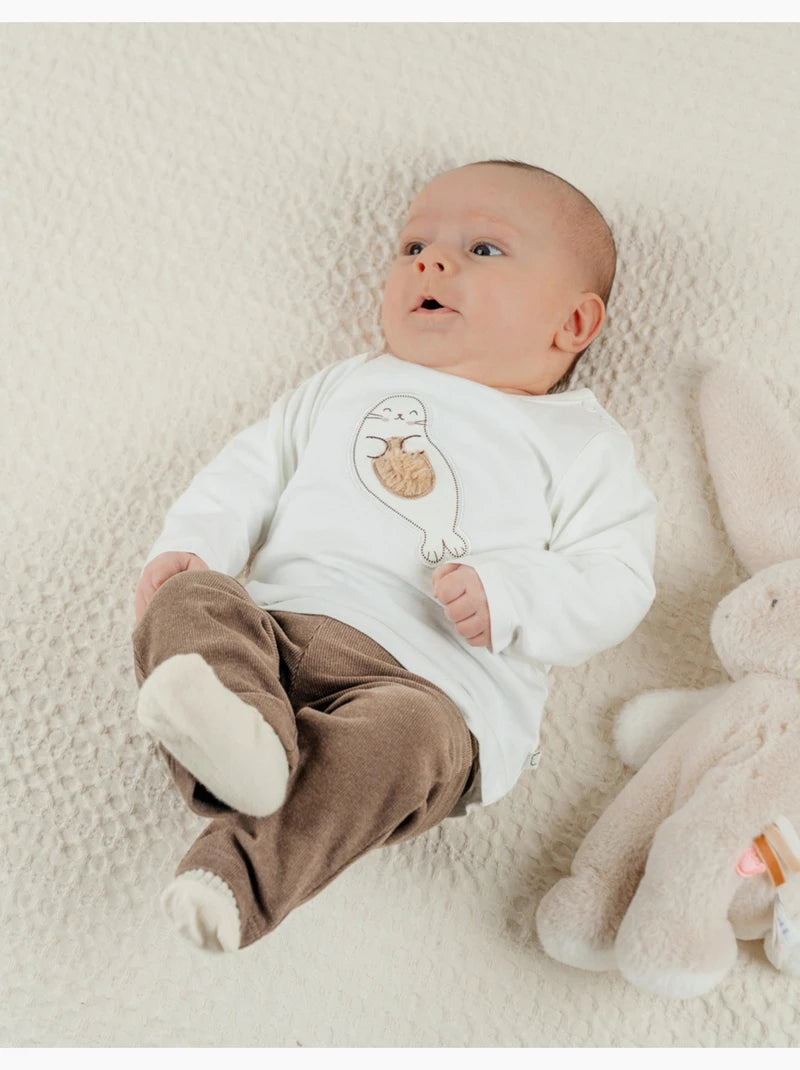 Noukie’s Seal Print T-Shirt & Leggings Set – White & Beige Baby Outfit